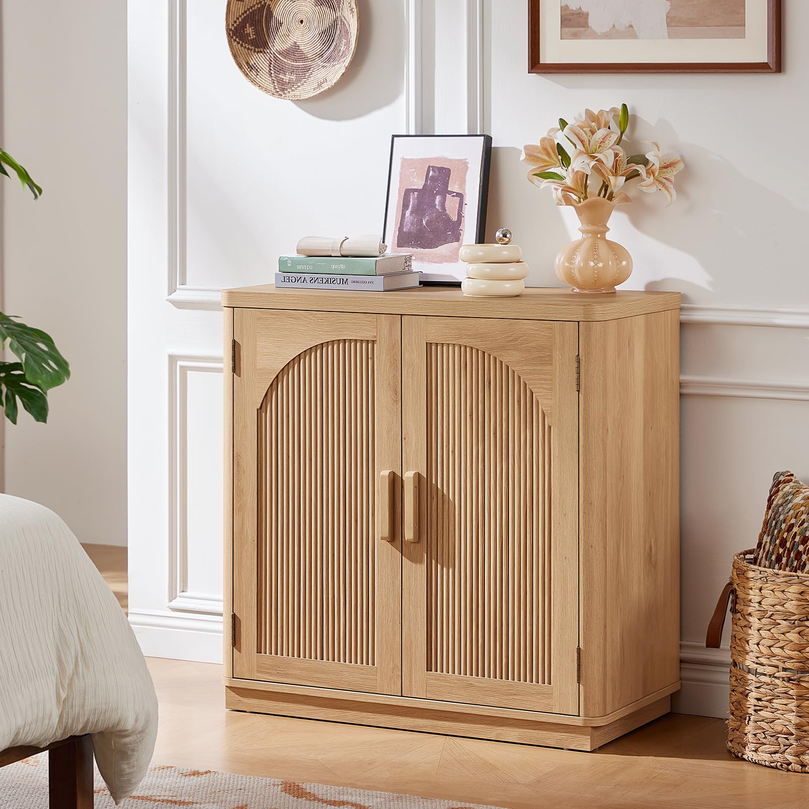LEYAOYAO Fluted Buffet Cabinet with Storage, 31.5" Coffee Bar Cabinet with Arch Doors & Adjustable Shelves, Mid Century Modern Sideboard, Wood Credenza for Kitchen, Living Room, Natural