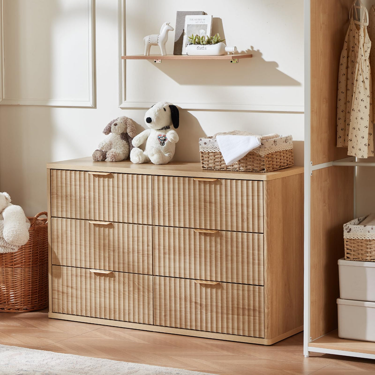 LEYAOYAO Fluted 5 Drawers Dresser for Bedroom, 41" Tall Modern Chest of Drawers with Metal Handle, Curved Profile Design,Natural Wood Drawer Organizer for Bedroom, Living Room, Hallway, Entryway