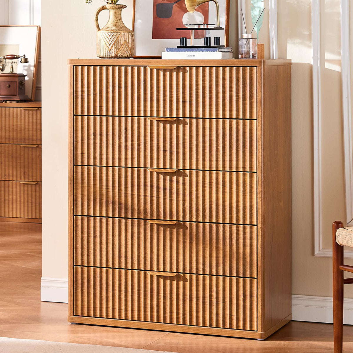 LEYAOYAO Fluted 5 Drawers Dresser for Bedroom, 41" Tall Modern Chest of Drawers with Metal Handle, Curved Profile Design,Natural Wood Drawer Organizer for Bedroom, Living Room, Hallway, Entryway